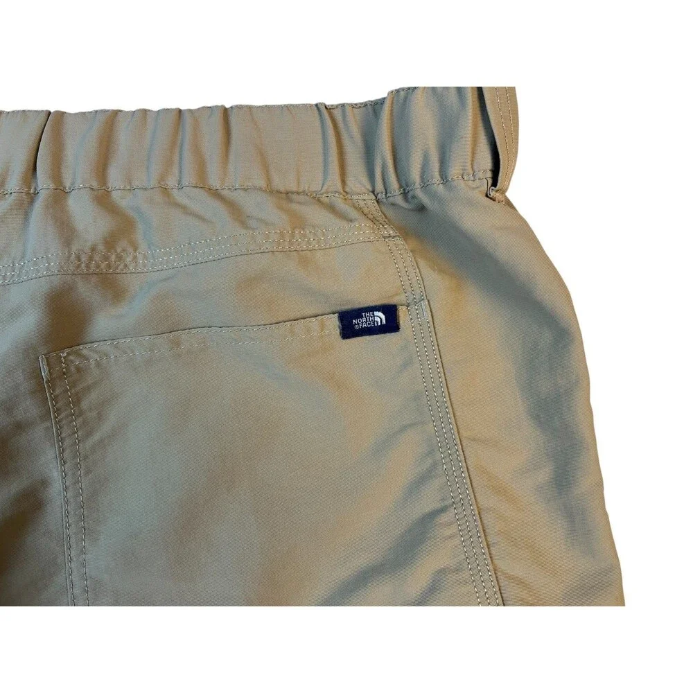 The North Face Men's Elastic Waist Khaki Nylon Outdoor Cargo Shorts  Size 40